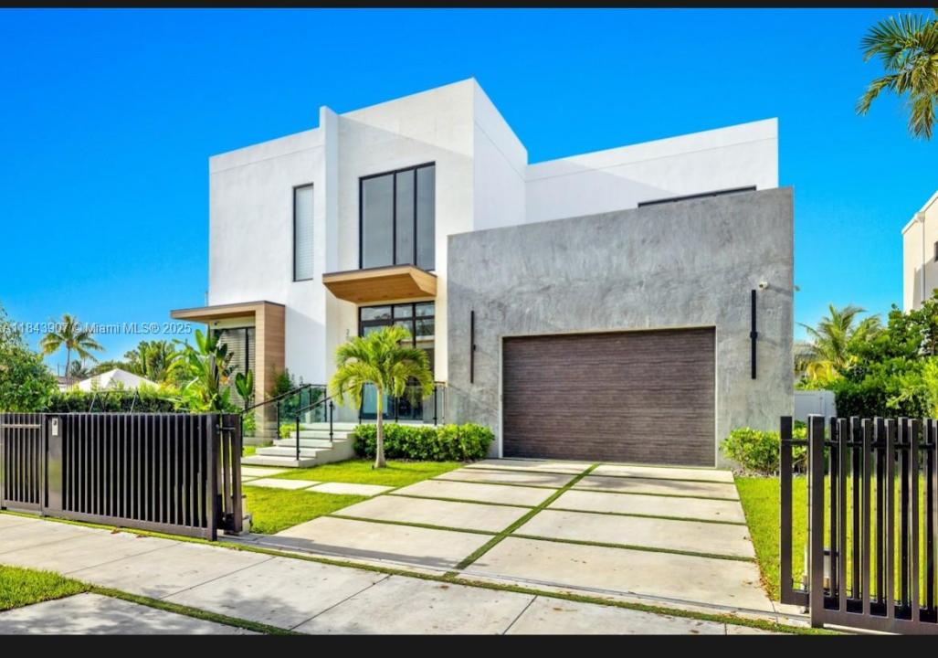2050 S Hibiscus Dr, North Miami, Florida 33181, Estados Unidos