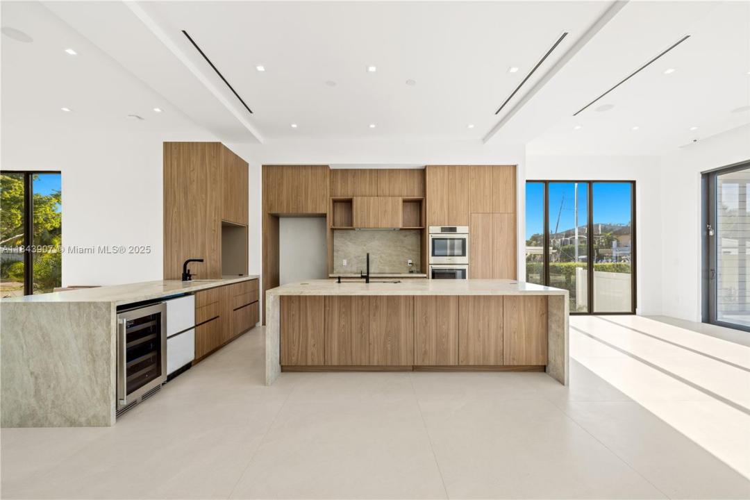 2050 S Hibiscus Dr, North Miami, Florida 33181, Estados Unidos