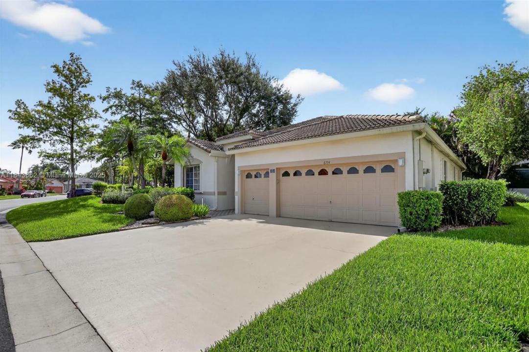 8754 NW 75th Pl, Tamarac, Florida 33321