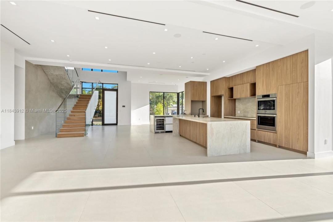 2050 S Hibiscus Dr, North Miami, Florida 33181, Estados Unidos