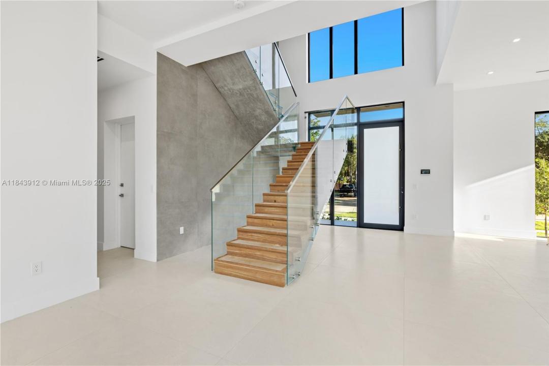 2050 S Hibiscus Dr, North Miami, Florida 33181, Estados Unidos
