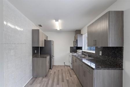 2325 NW 29th St 6, Miami, Florida 33142, USA