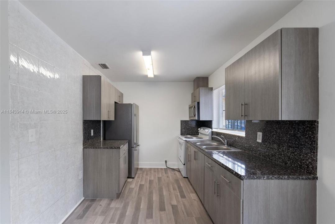 2325 NW 29th St 6, Miami, 佛罗里达州 33142, 美国