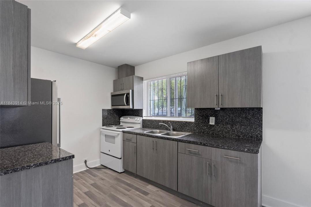 2325 NW 29th St 6, Miami, 佛罗里达州 33142, 美国