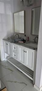 900 NE 209th Ter 203-31, Miami, Florida 33179, USA
