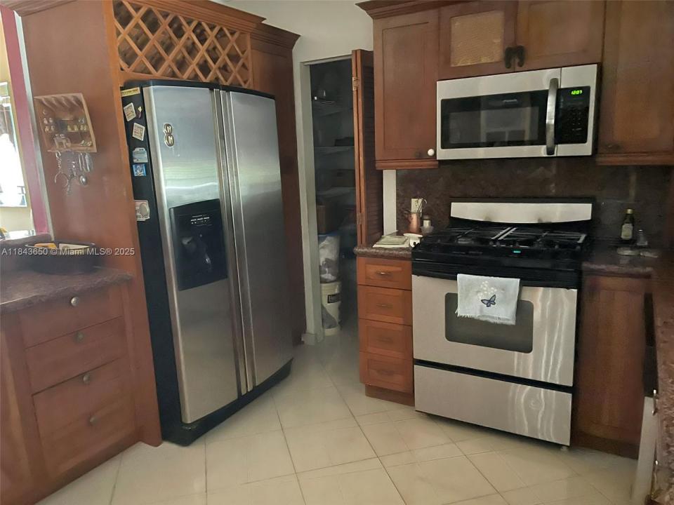 21330 NE 25th Ct, Miami, Floryda 33180, USA