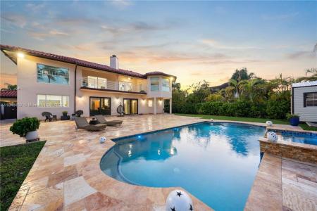 9621 W Calusa Club Dr, Miami, Florida 33186, USA