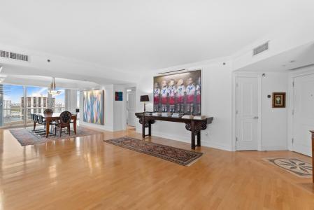 7000 Island Blvd 2202, Aventura, Florida 33160, USA