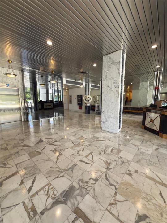 3675 N Country Club Dr 109, Aventura, Florida 33180