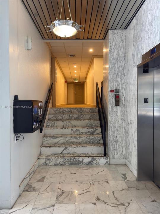 3675 N Country Club Dr 109, Aventura, Florida 33180