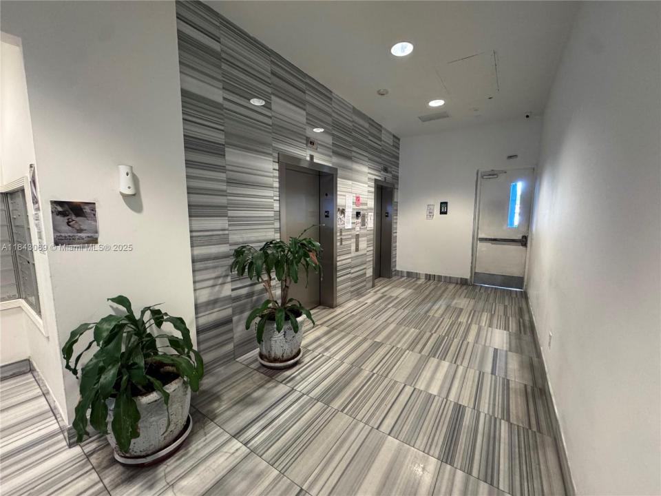 219 NW 12th Ave 707, Miami, Флорида 33128, Соединенные Штаты