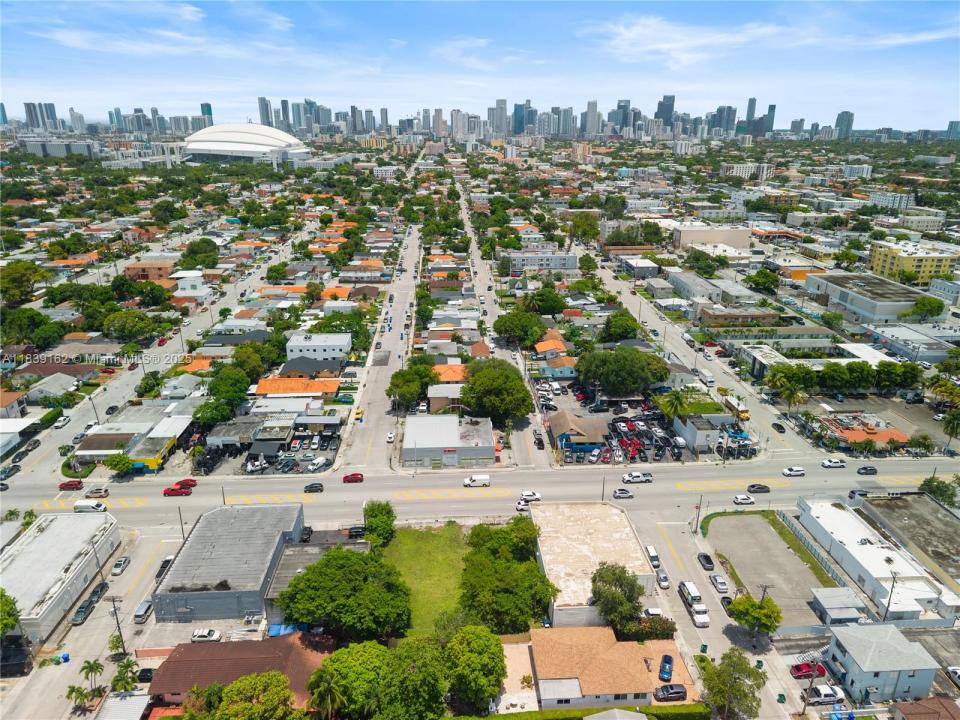 122 NW 22nd Ave, Miami, Florida 33125, Amerika Birleşik Devletleri