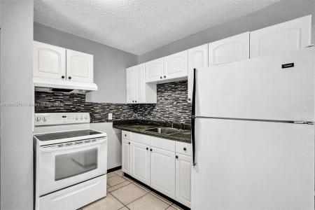 5316 NW 24th Ct 80, Lauderhill, Florida 33313, USA