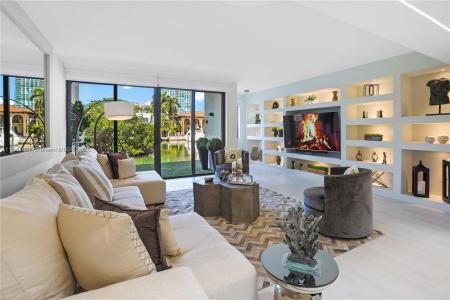 325 Poinciana Dr 905, Sunny Isles Beach, Florida 33160, USA