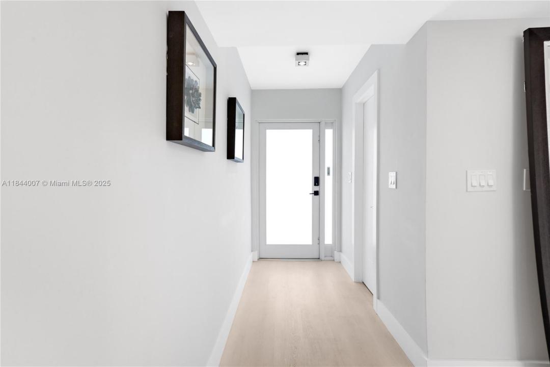 325 Poinciana Dr 905, Sunny Isles Beach, Florida 33160, USA