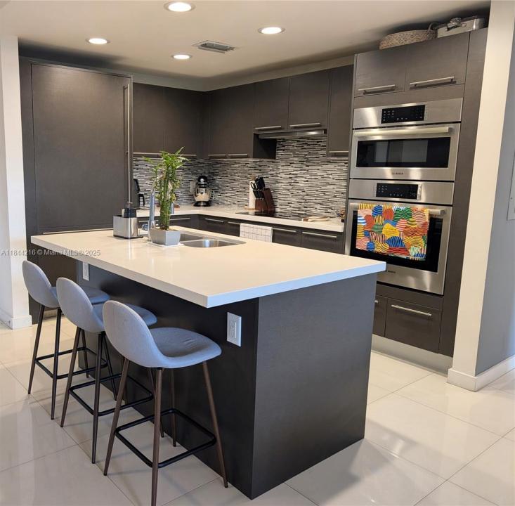7825 NW 107th Ave 212, Doral, フロリダ 33178, アメリカ合衆国
