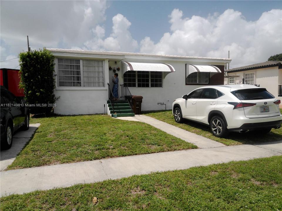 91 W 63rd St, Hialeah, Florida 33012, USA