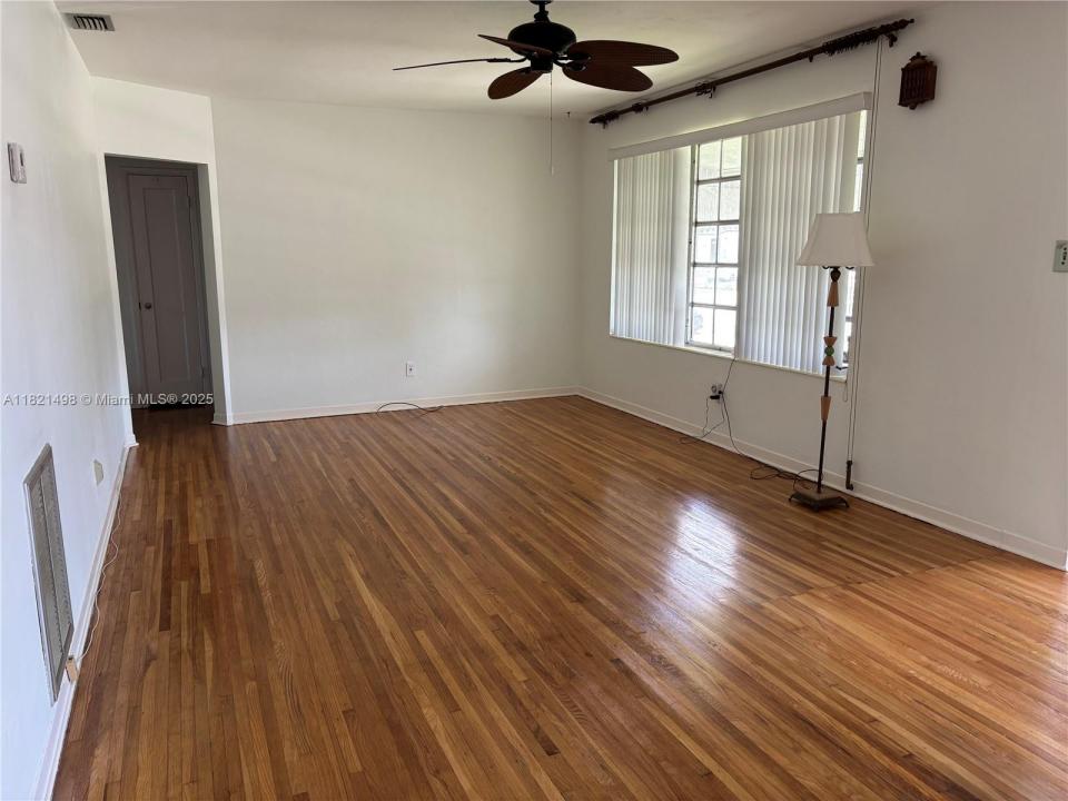 91 W 63rd St, Hialeah, Florida 33012, USA