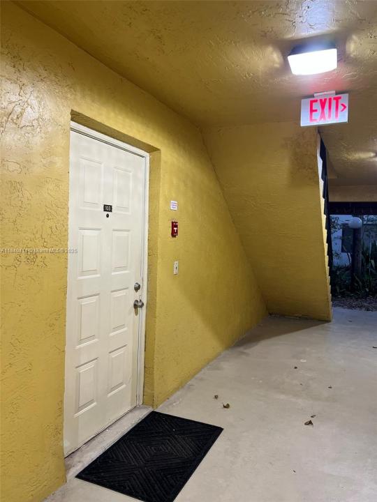 3005 N Oakland Forest Dr 103, Oakland Park, Florida 33309, Estados Unidos