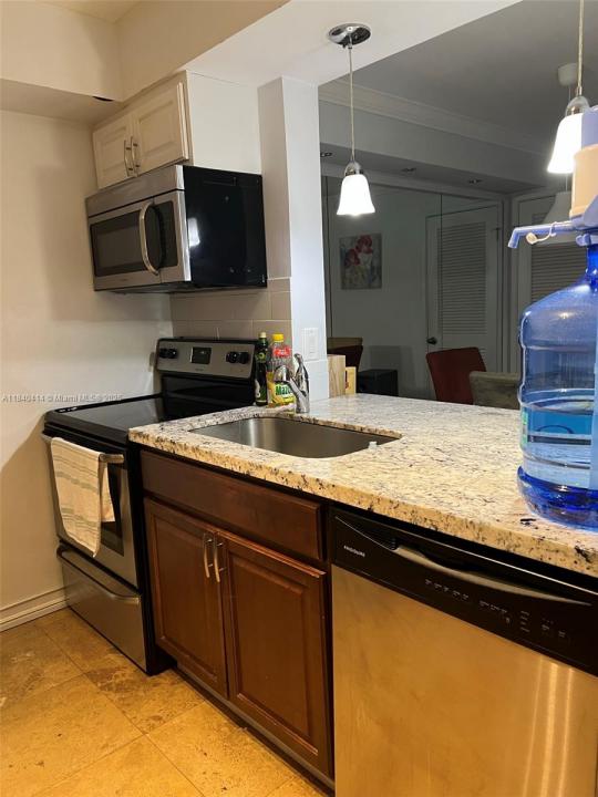 3005 N Oakland Forest Dr 103, Oakland Park, Florida 33309, Estados Unidos