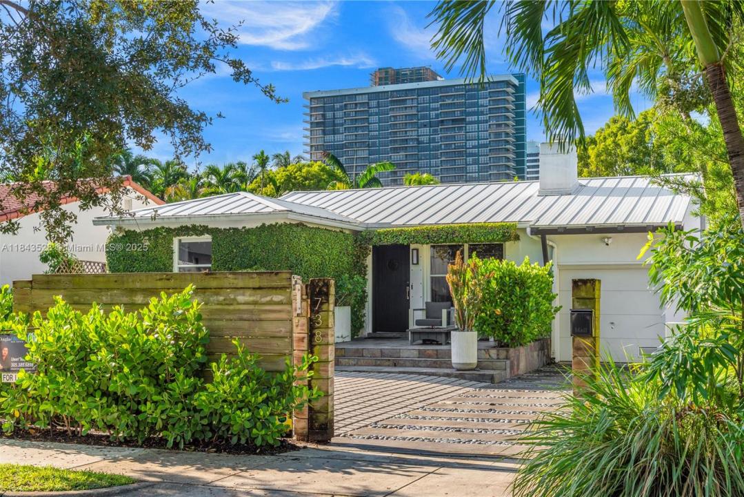 738 NE 72nd Ter, Miami, Florida 33138, Amerika Birleşik Devletleri