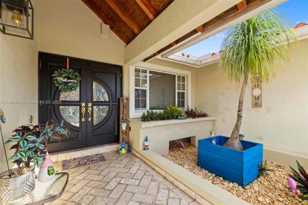 14012 SW 38th Ter, Miami, Florida 33175, USA