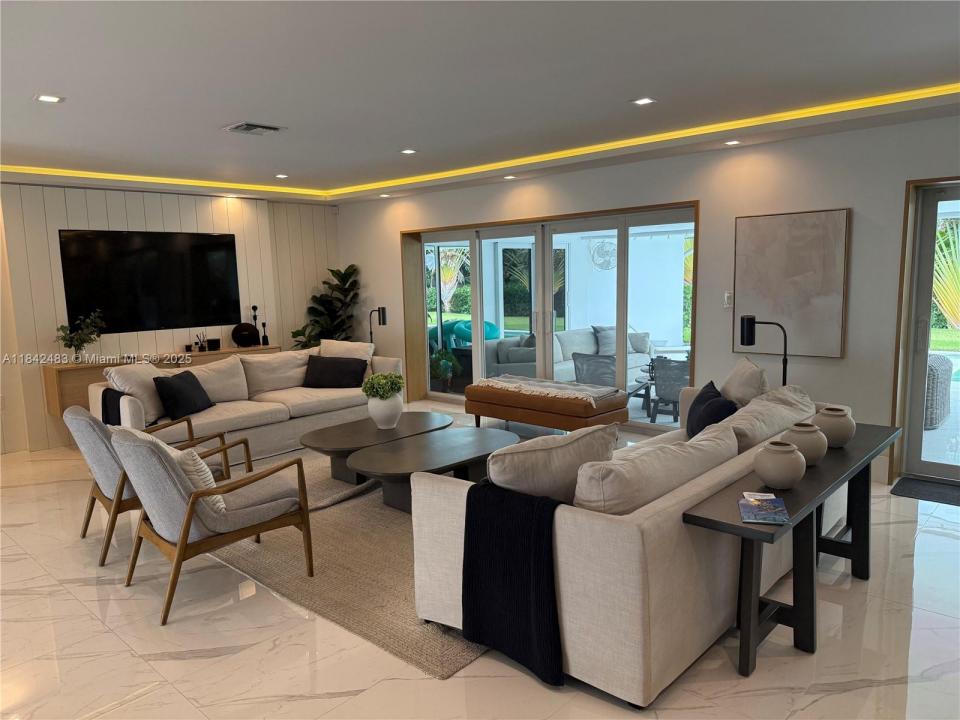 1001 Diplomat Pkwy, Hallandale Beach, Florida 33009, Stati Uniti