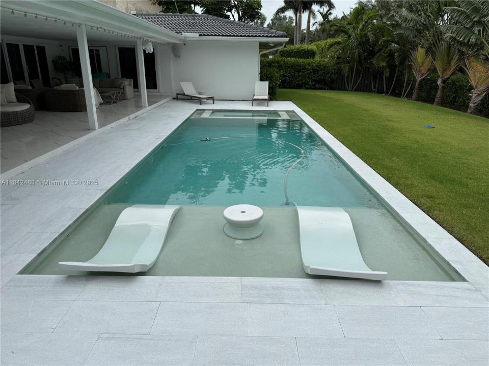 1001 Diplomat Pkwy, Hallandale Beach, Florida 33009, Stati Uniti