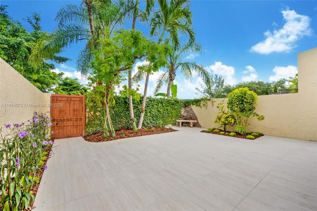 10421 SW 76th St, Miami, Florida 33173, USA