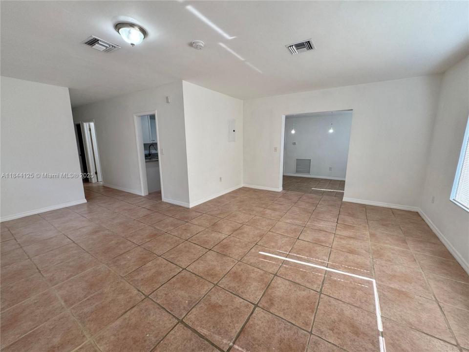 7536 Cutlass Ave, North Bay Village, Florida 33141