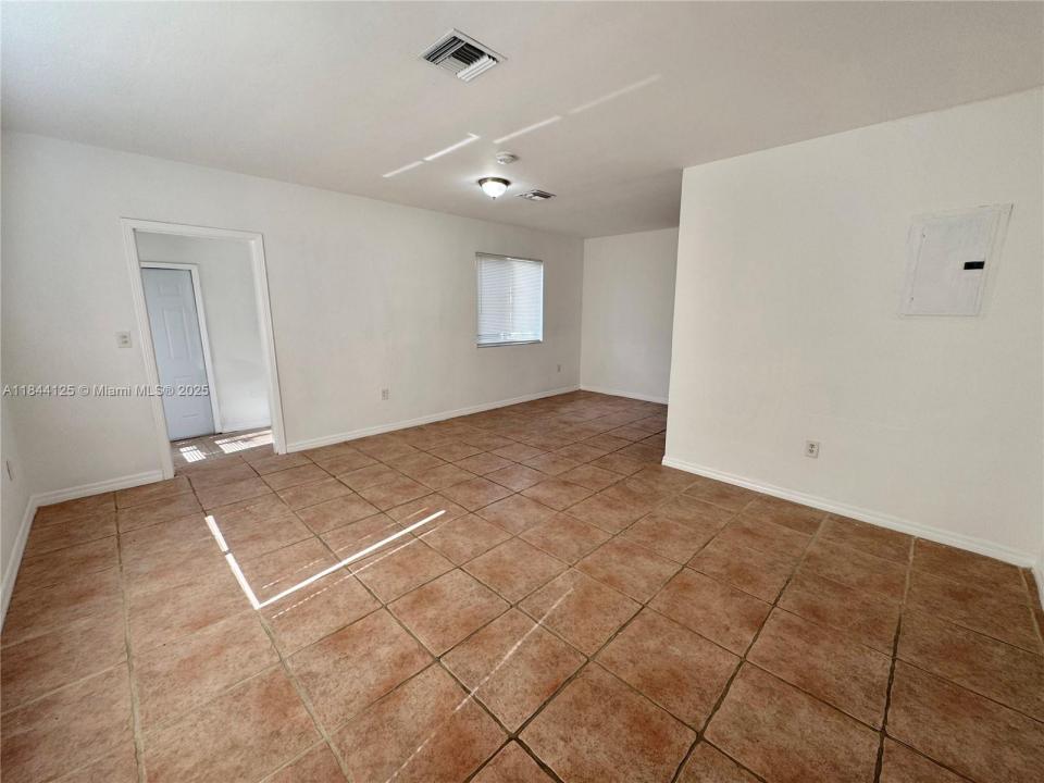 7536 Cutlass Ave, North Bay Village, Florida 33141