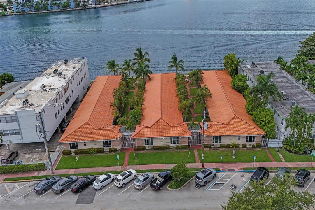 2160 Bay Dr 1-2, Miami Beach, Флорида 33141, Соединенные Штаты