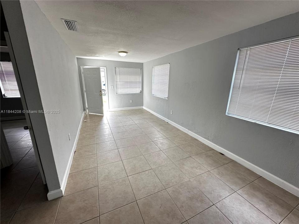 1330 NE 111th St 1330, Miami, Flórida 33161, Estados Unidos