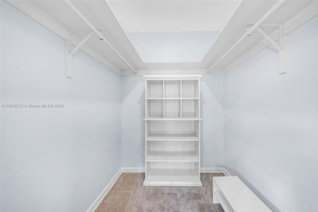 1237 Dove Ave, Miami Springs, Флорида 33166, Соединенные Штаты