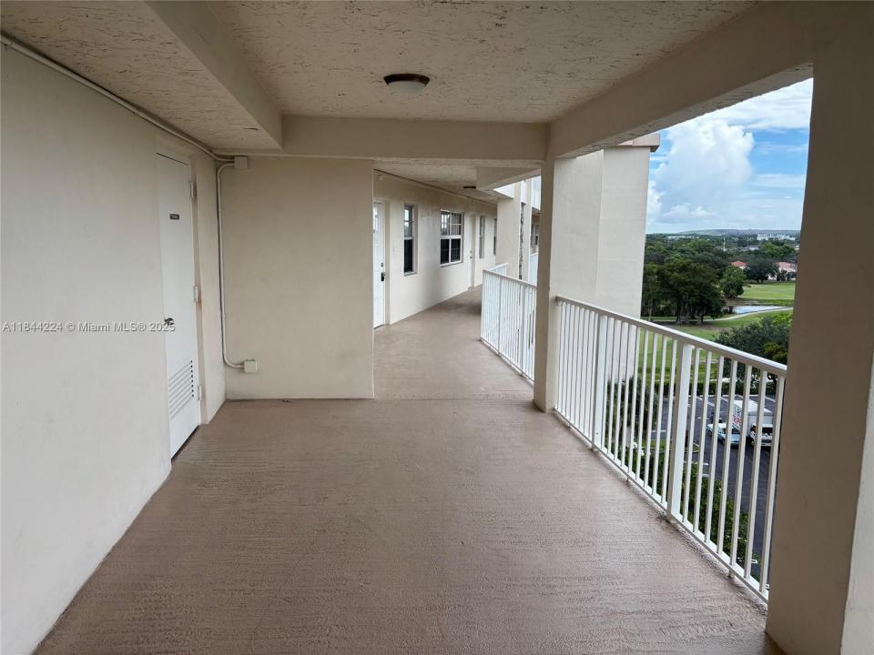3507 Oaks Way 805, Pompano Beach, Floride 33069, États-Unis