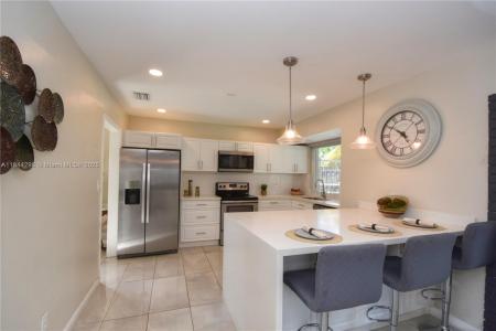 609 S Crescent Dr, Hollywood, Florida 33021, USA