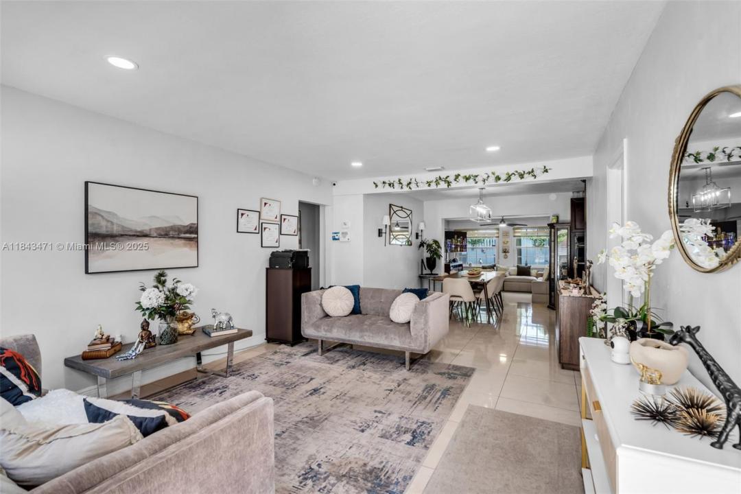 302 NW 100th St, Miami, Флорида 33150, Соединенные Штаты