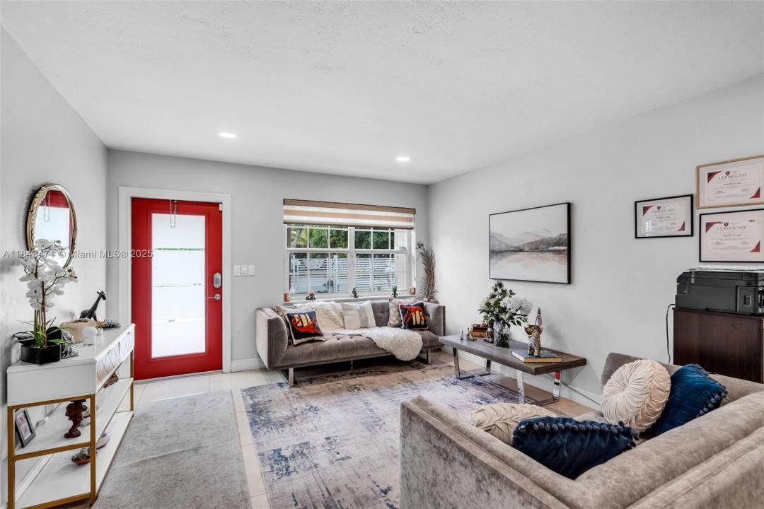 302 NW 100th St, Miami, Флорида 33150, Соединенные Штаты