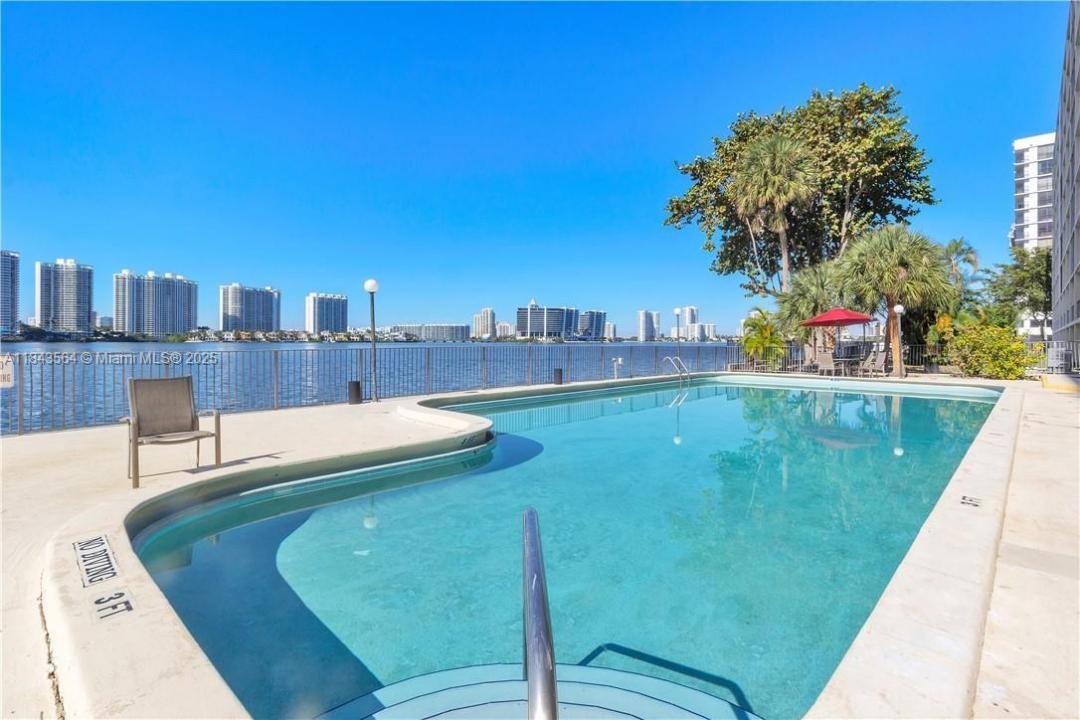 17500 N Bay Rd S707, Sunny Isles Beach, فلوريدا 33160, الولايات المتحدة