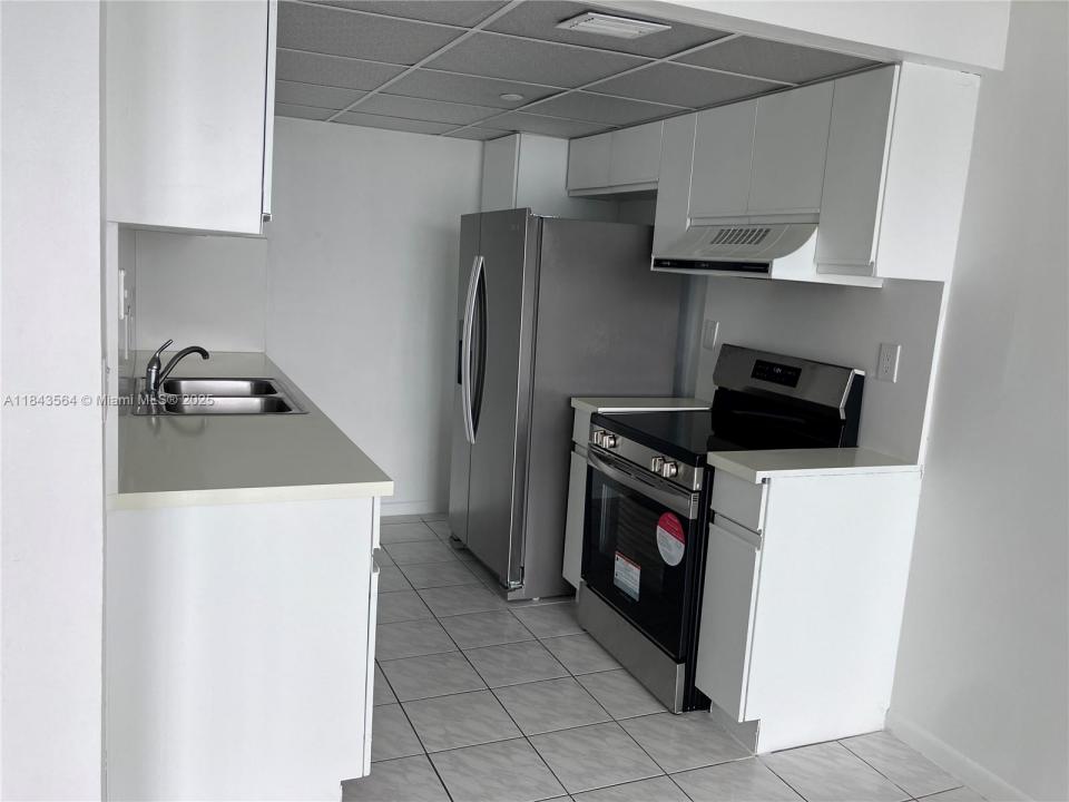 17500 N Bay Rd S707, Sunny Isles Beach, فلوريدا 33160, الولايات المتحدة