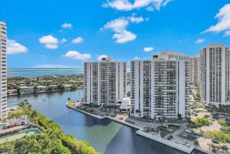 20515 E Country Club Dr 1042, Aventura, Florida 33180, USA