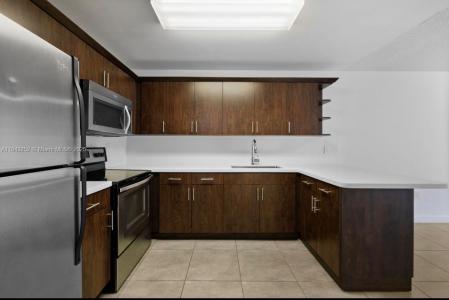 6940 Miami Gardens Dr 1-330, Hialeah, Florida 33015, USA