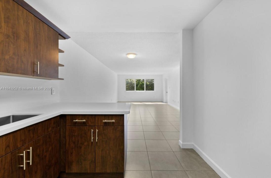 6940 Miami Gardens Dr 1-330, Hialeah, Floride 33015, États-Unis