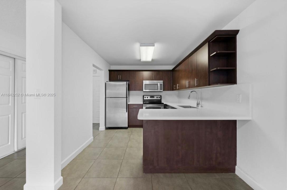 6940 Miami Gardens Dr 1-330, Hialeah, Floride 33015, États-Unis