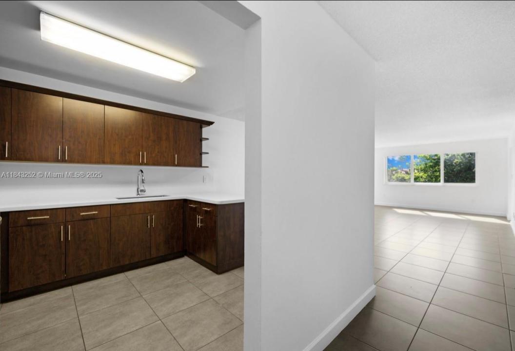 6940 Miami Gardens Dr 1-330, Hialeah, Floride 33015, États-Unis