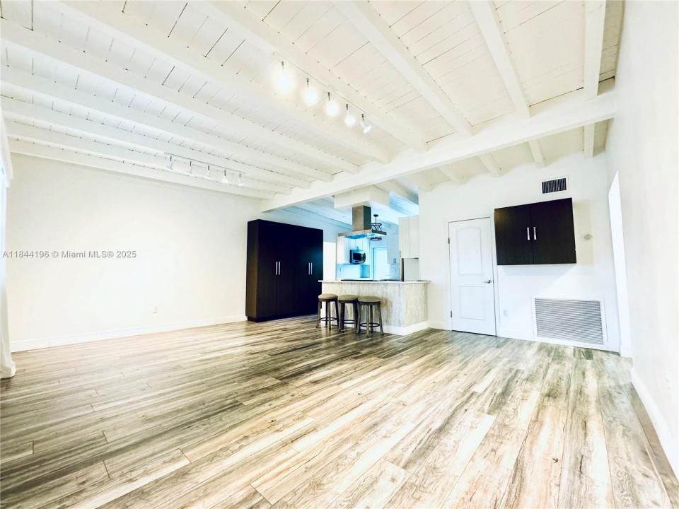 2075 S Hibiscus Dr, North Miami, Floride 33181, États-Unis