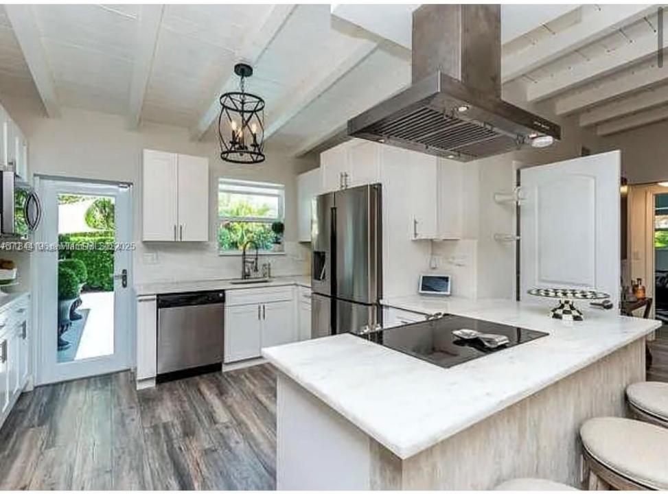 2075 S Hibiscus Dr, North Miami, Floride 33181, États-Unis