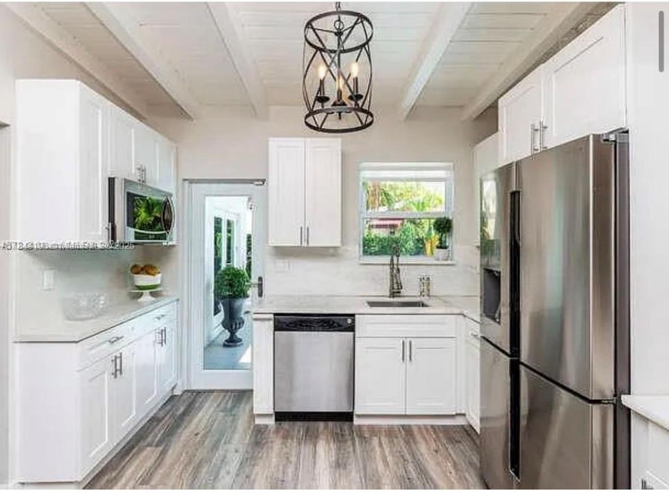 2075 S Hibiscus Dr, North Miami, Floride 33181, États-Unis