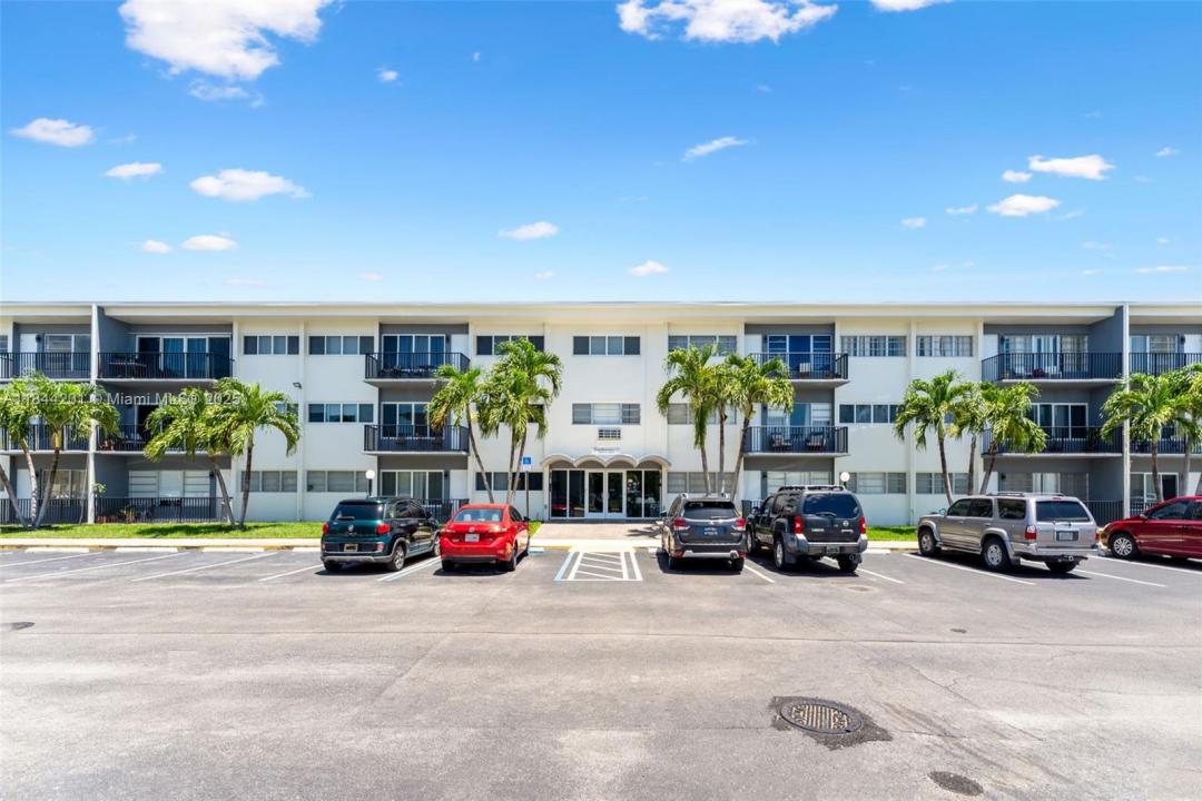 1400 NE 169th St 303, Miami, Florida 33162