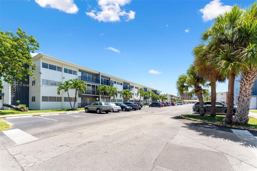 1400 NE 169th St 303, Miami, Florida 33162